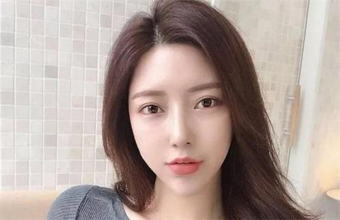 把女友说成朋友生气了如何哄