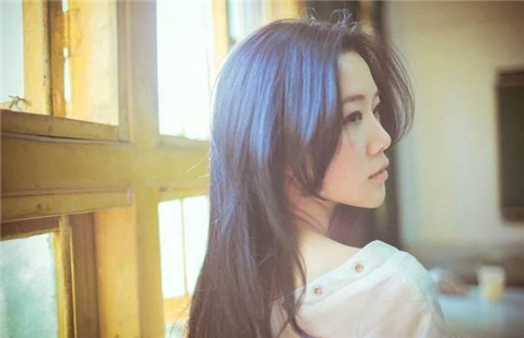 叫女孩起床的幽默套路，女孩不会对你生气